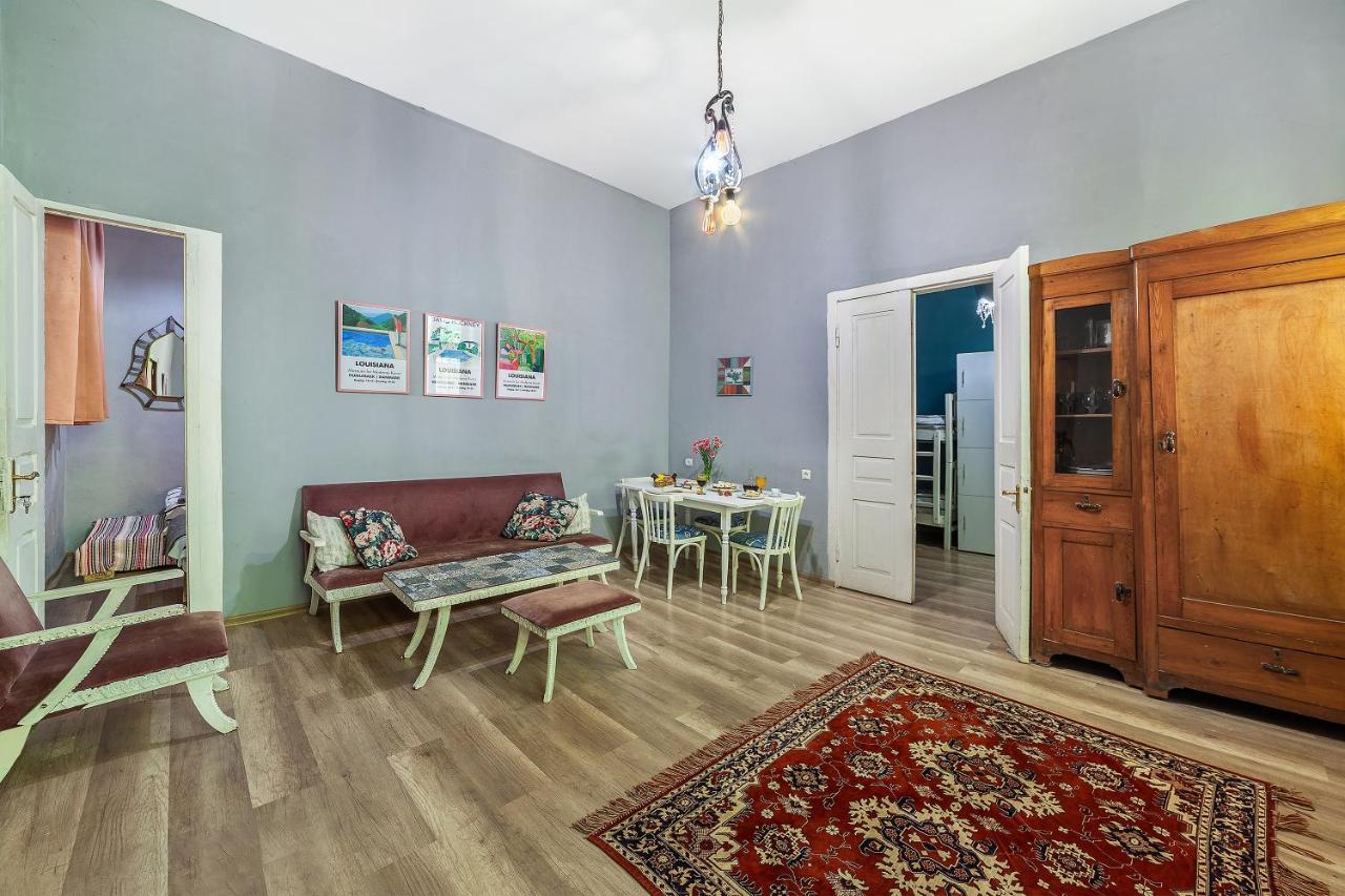 Hostel Indie Mindie Tbilisi Buitenkant foto
