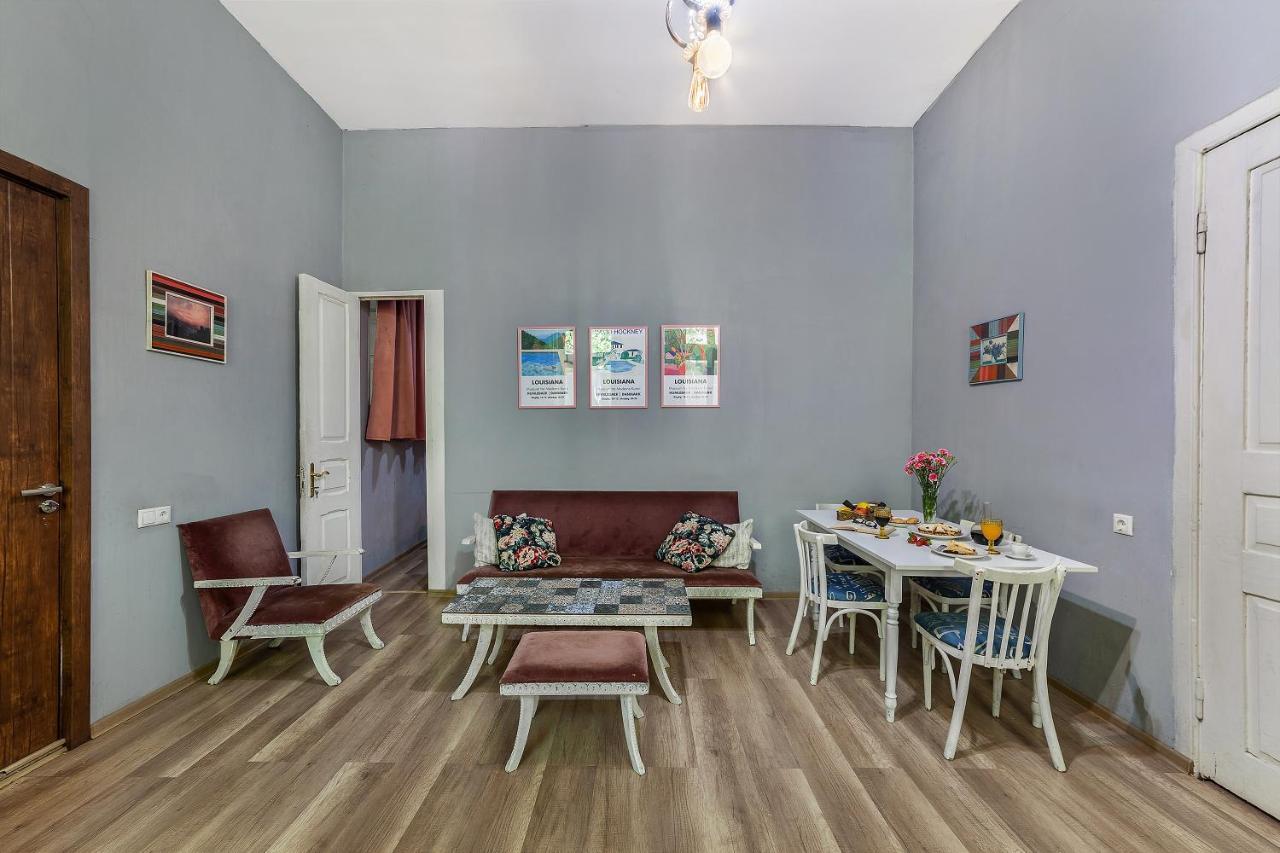 Hostel Indie Mindie Tbilisi Buitenkant foto
