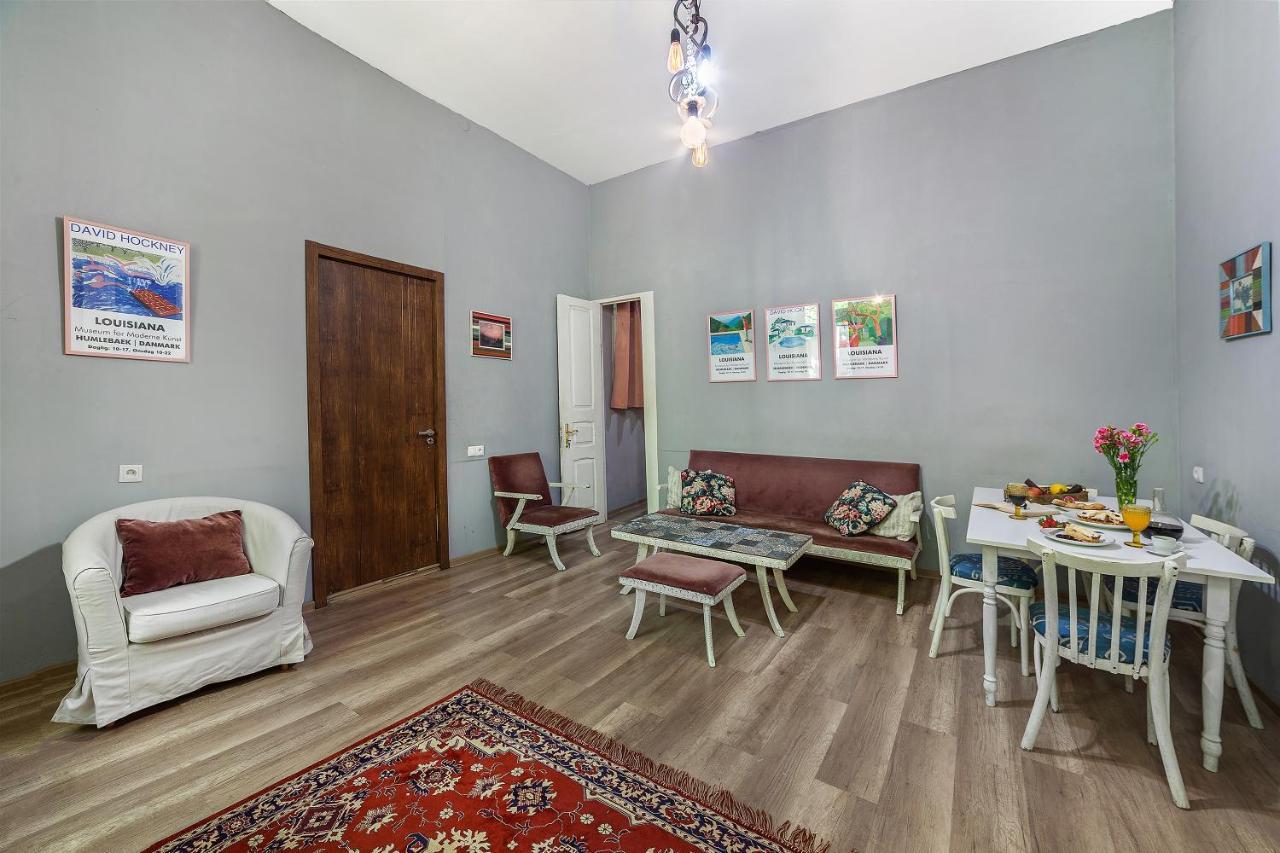 Hostel Indie Mindie Tbilisi Buitenkant foto